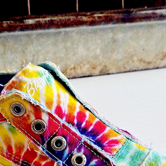 NEW! Blowfish Tie Dye Sneakers - Picture 4 of 4